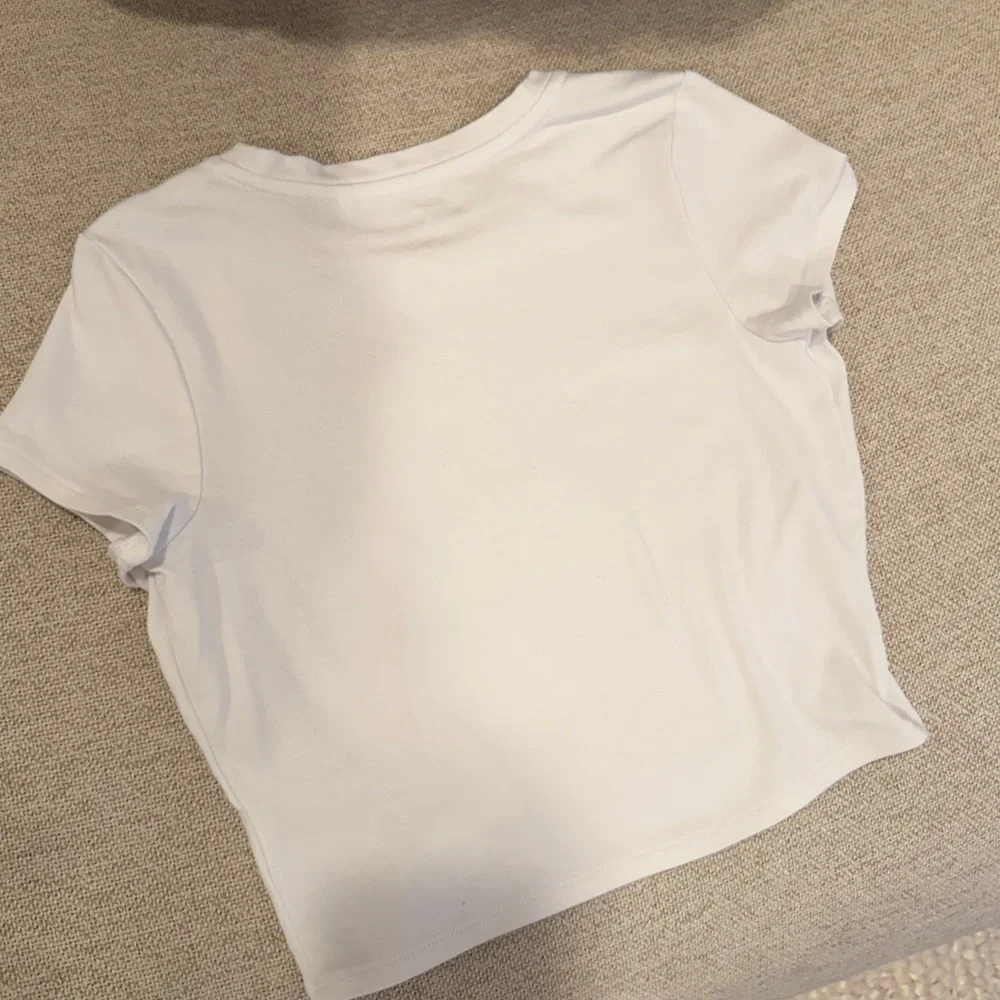 Juicy Couture Baby Tee - Picture 3 of 3